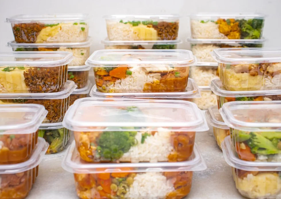Compostable food containers and packaging illustrating greenwashing concerns and FTC regulations.