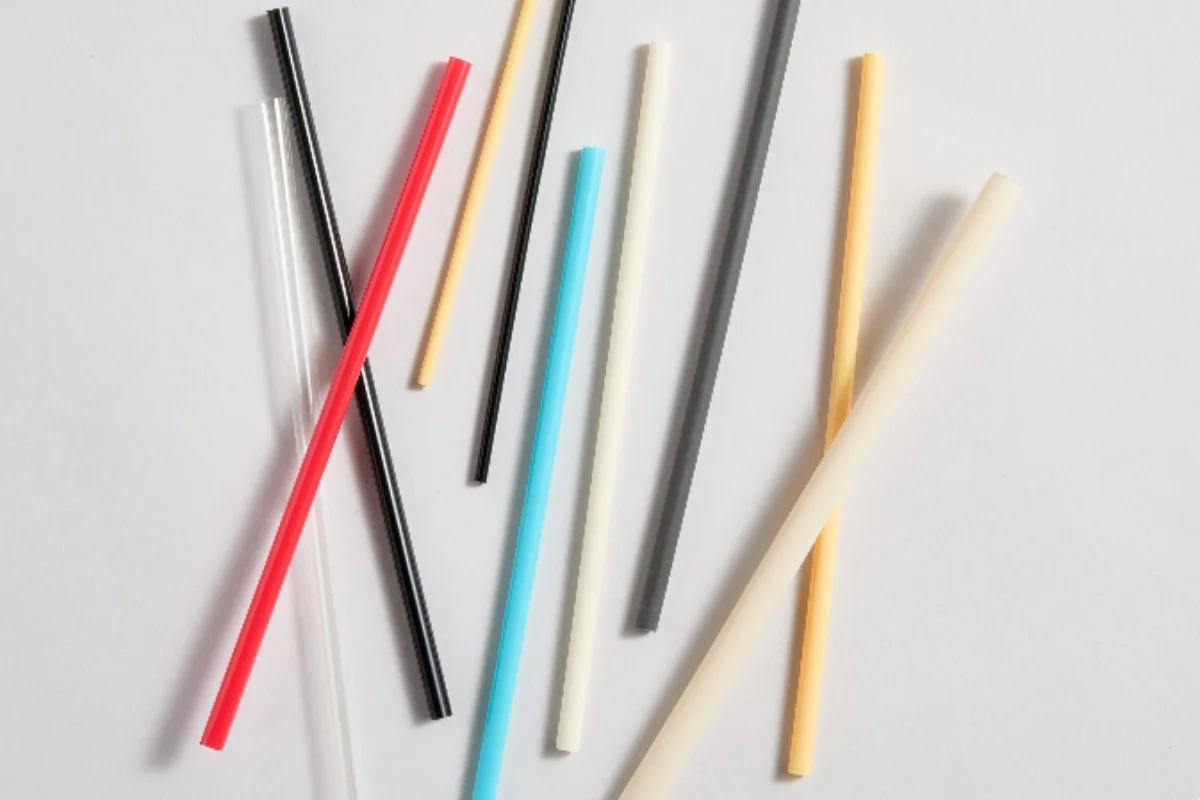 Wave Ware straws from renewable ocean calcium sand and plant-based biopolymers.